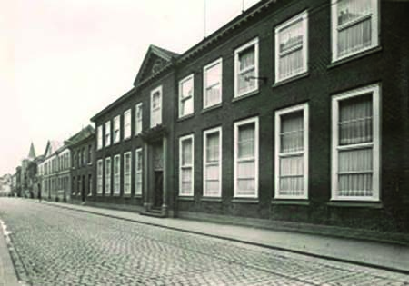 "Ich will euch tragen bis ins Alter und bis ihr gru werdet spricht der Herr - Jesaja 46-4" an einer Wand geschrieben